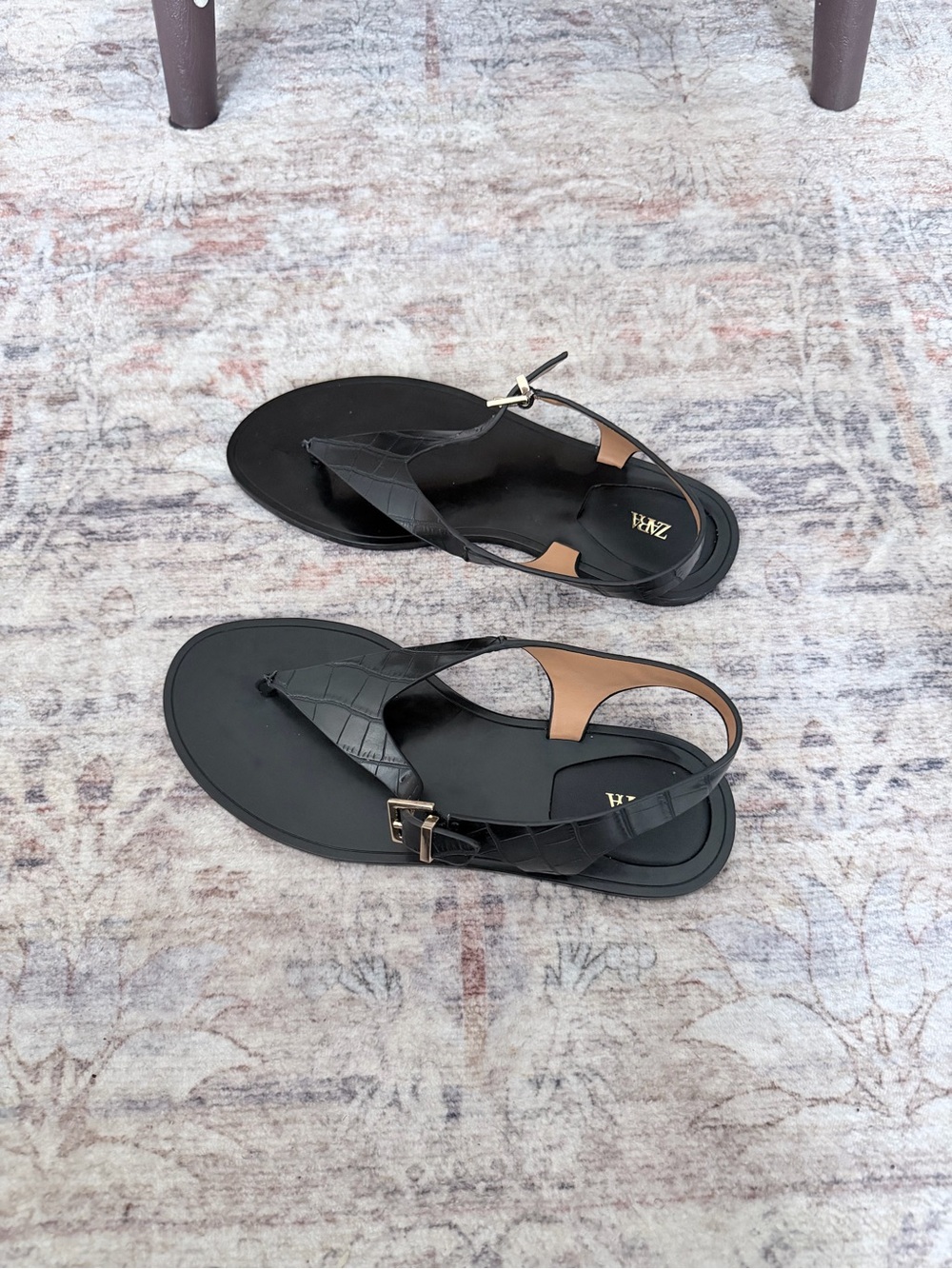 ZARA Black Croc-Embossed Thong Sandals with Gold Buckle - Picture 4 of 5